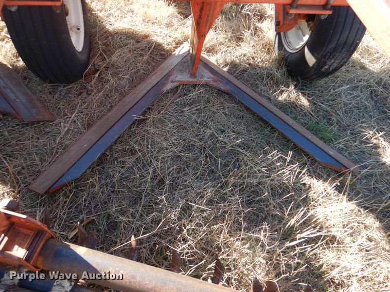 image for item IV9755 1988 Sunflower 3650-25  sweep plow