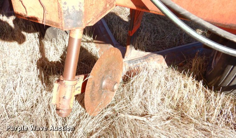 image for item IV9755 1988 Sunflower 3650-25  sweep plow