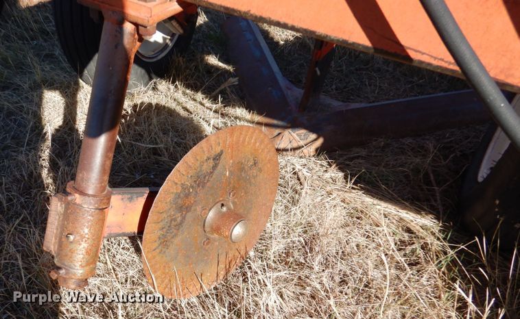 image for item IV9755 1988 Sunflower 3650-25  sweep plow