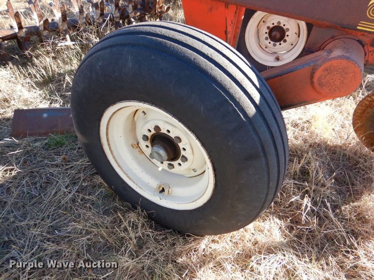 image for item IV9755 1988 Sunflower 3650-25  sweep plow