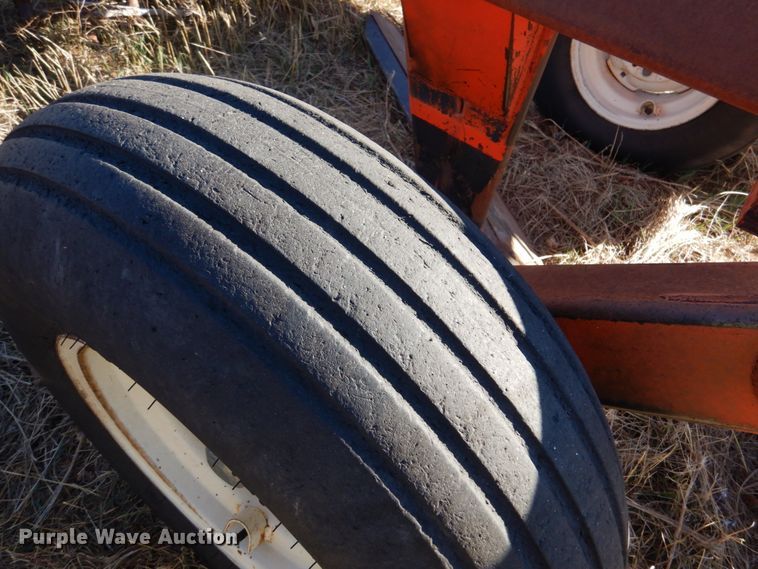 image for item IV9755 1988 Sunflower 3650-25  sweep plow