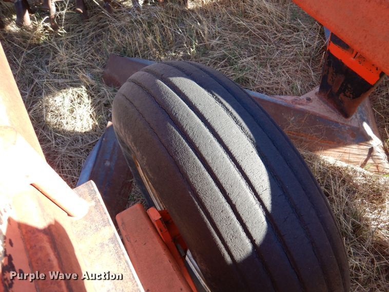 image for item IV9755 1988 Sunflower 3650-25  sweep plow