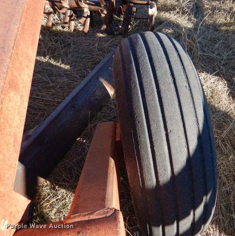 image for item IV9755 1988 Sunflower 3650-25  sweep plow