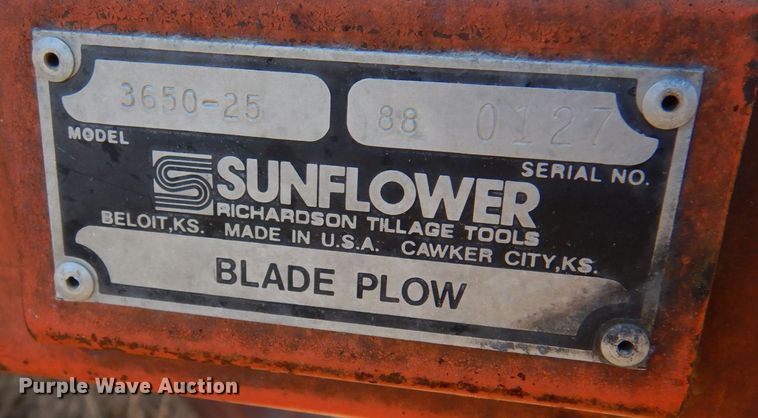 image for item IV9755 1988 Sunflower 3650-25  sweep plow