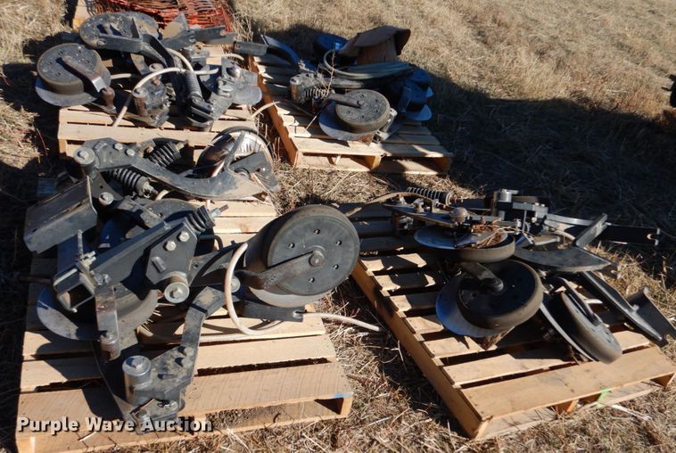 image for item IV9761 (16) fertilizer coulter openers