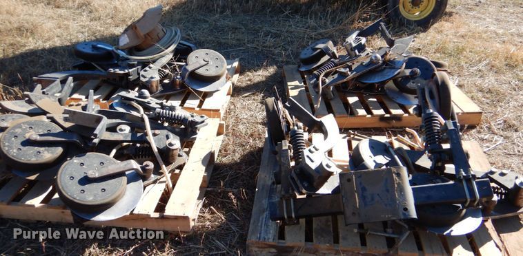 image for item IV9761 (16) fertilizer coulter openers