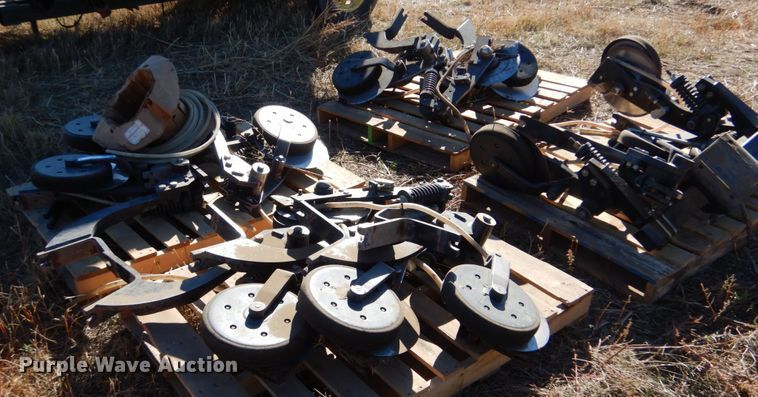 image for item IV9761 (16) fertilizer coulter openers