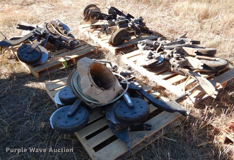 image for item IV9761 (16) fertilizer coulter openers