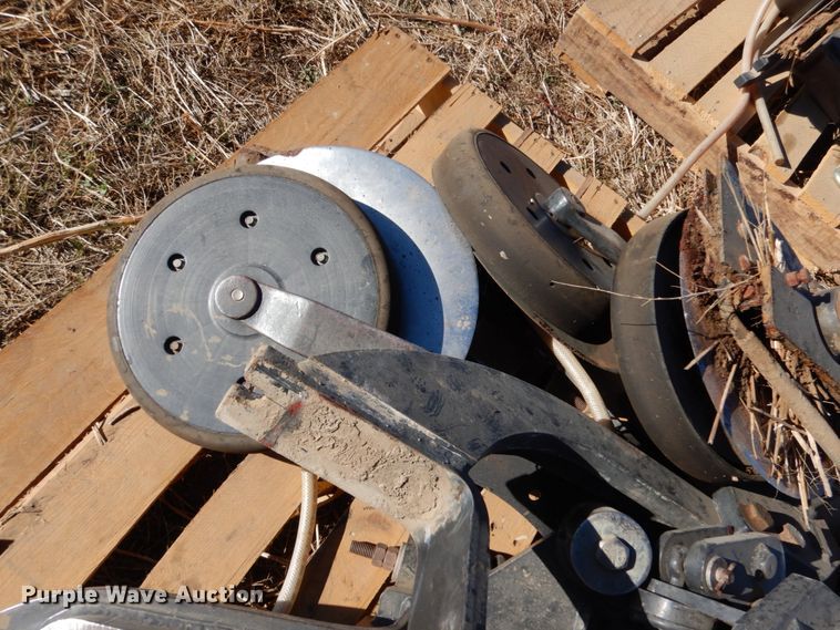 image for item IV9761 (16) fertilizer coulter openers