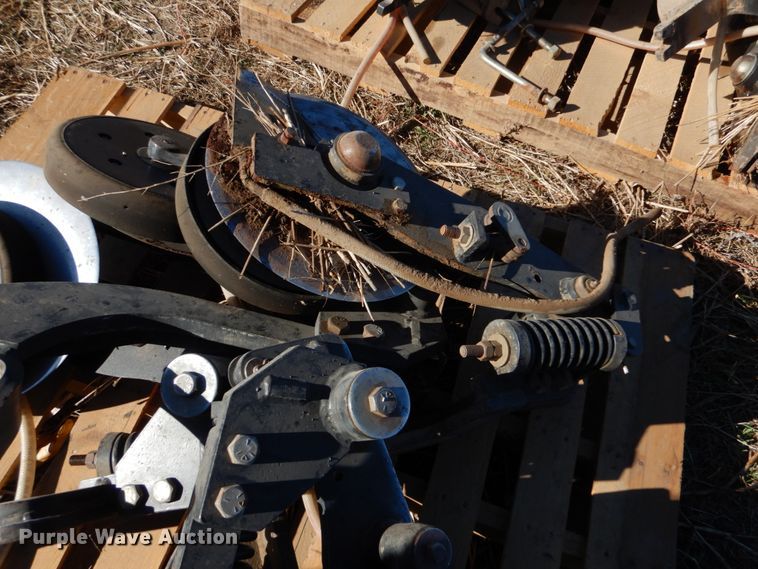 image for item IV9761 (16) fertilizer coulter openers