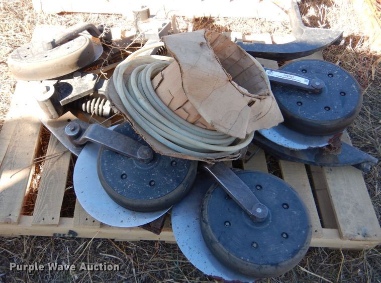 image for item IV9761 (16) fertilizer coulter openers