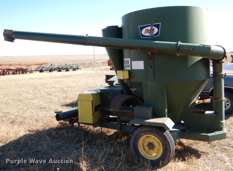 image for item IV9762 Arts-Way 425  feed grinder/mixer