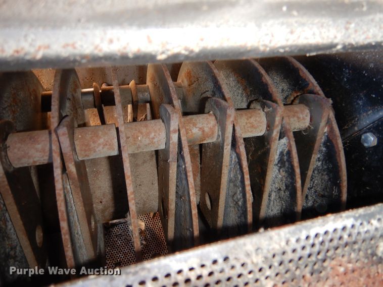 image for item IV9762 Arts-Way 425  feed grinder/mixer