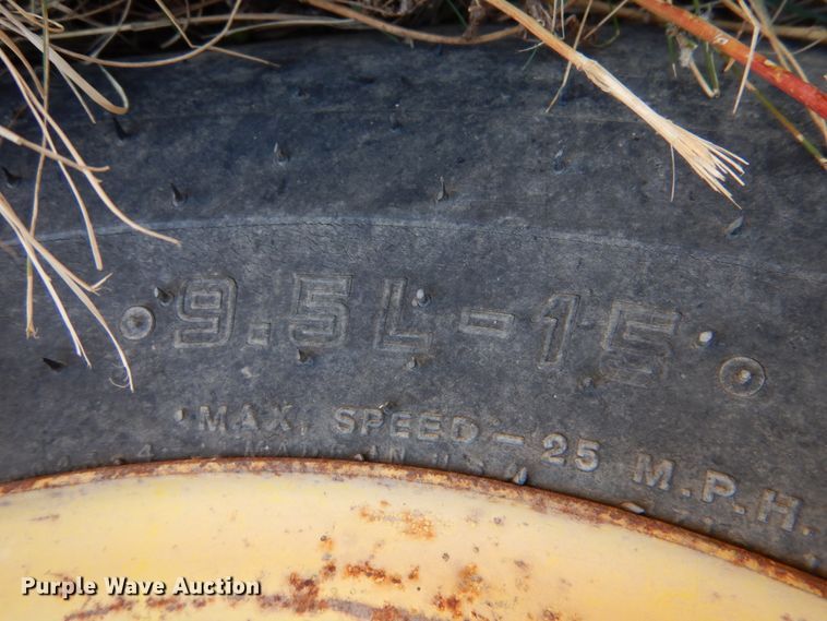 image for item IV9762 Arts-Way 425  feed grinder/mixer