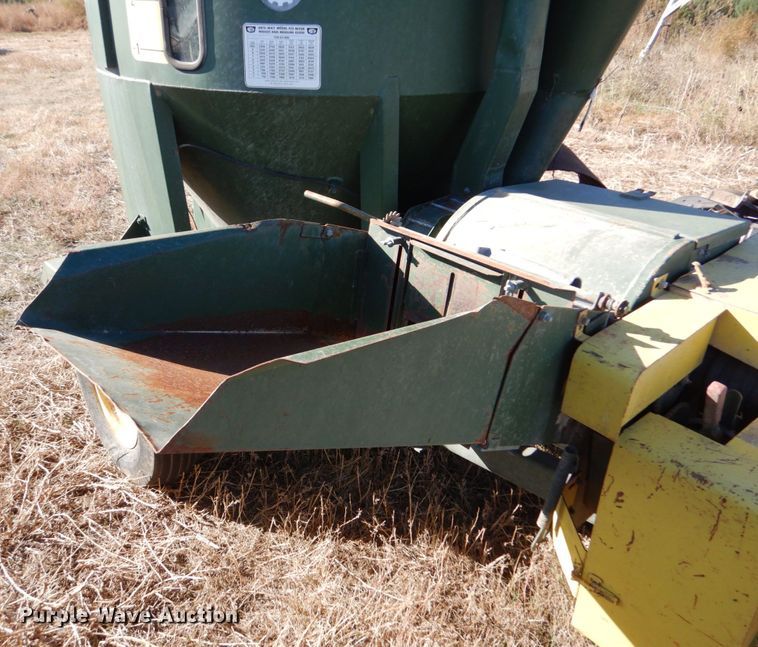 image for item IV9762 Arts-Way 425  feed grinder/mixer