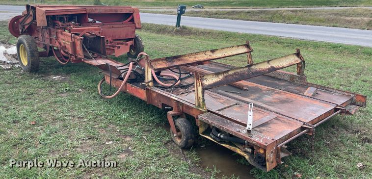 image for item IX9497 New Holland 277  square baler