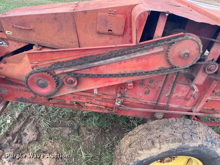 image for item IX9497 New Holland 277  square baler