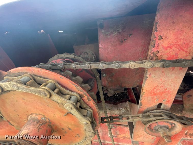 image for item IX9497 New Holland 277  square baler