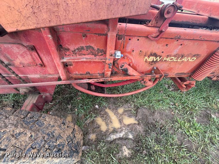 image for item IX9497 New Holland 277  square baler