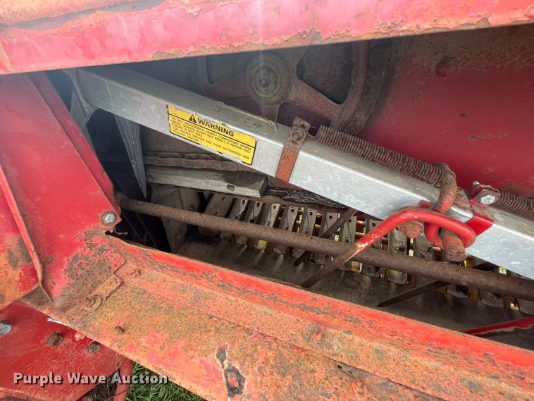 image for item IX9497 New Holland 277  square baler