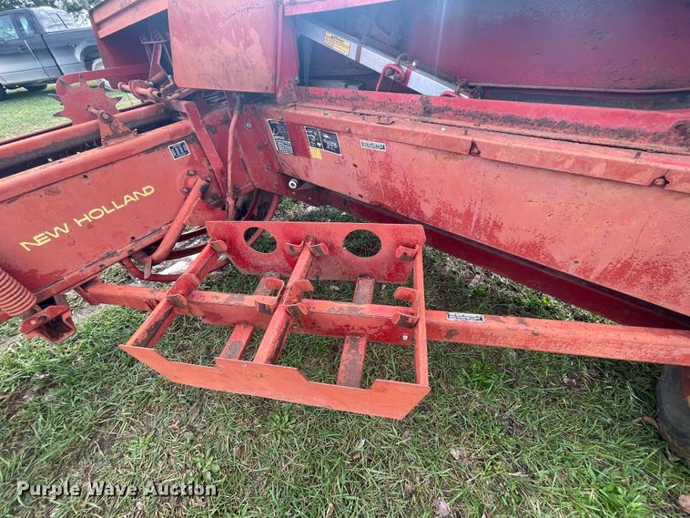 image for item IX9497 New Holland 277  square baler