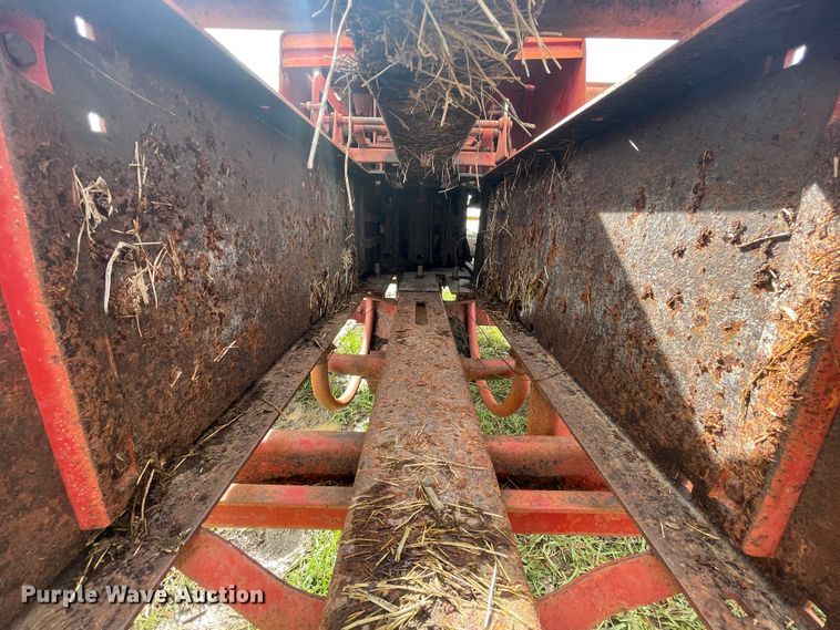 image for item IX9497 New Holland 277  square baler