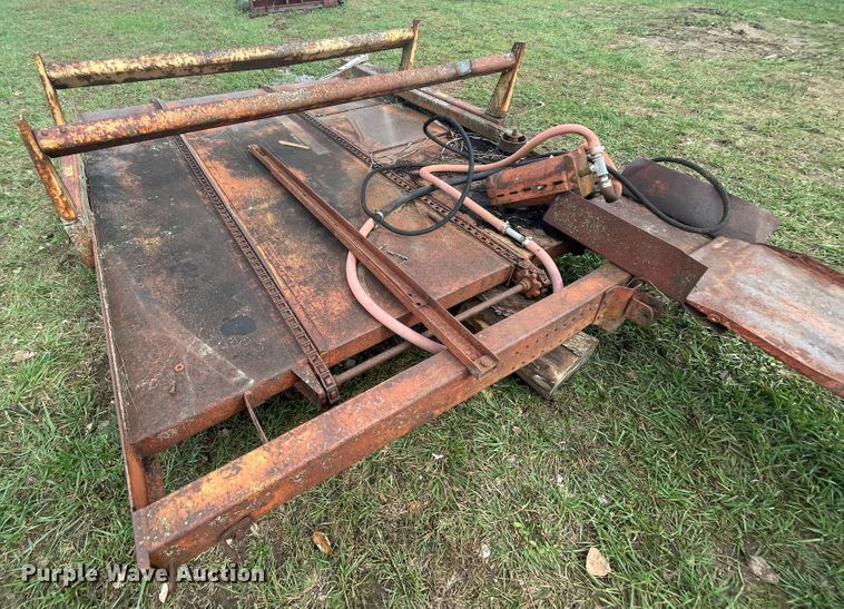 image for item IX9497 New Holland 277  square baler