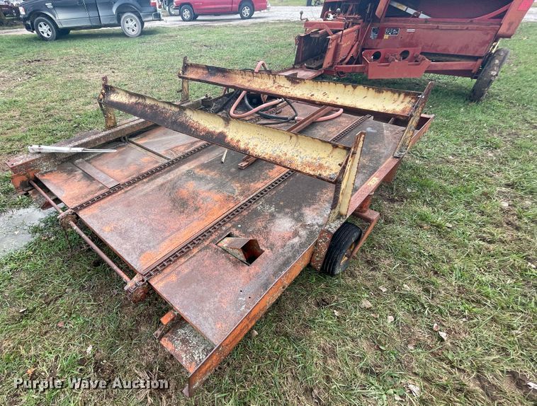 image for item IX9497 New Holland 277  square baler