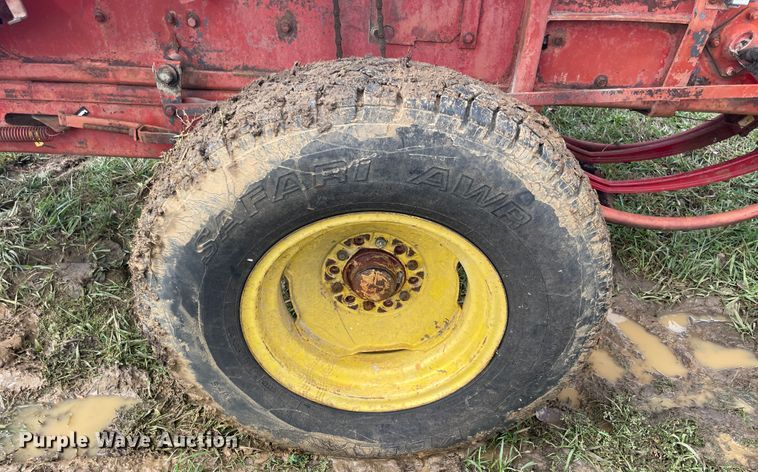 image for item IX9497 New Holland 277  square baler