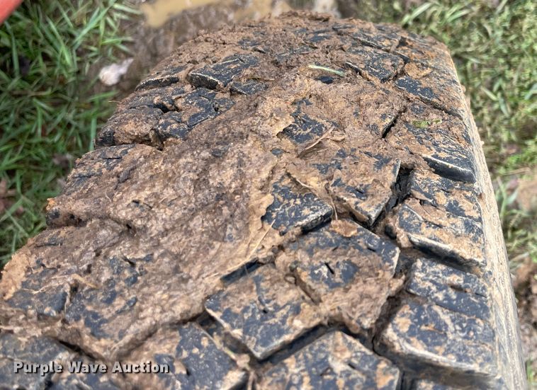 image for item IX9497 New Holland 277  square baler