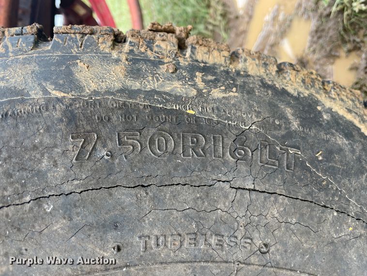 image for item IX9497 New Holland 277  square baler