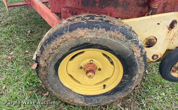 image for item IX9497 New Holland 277  square baler