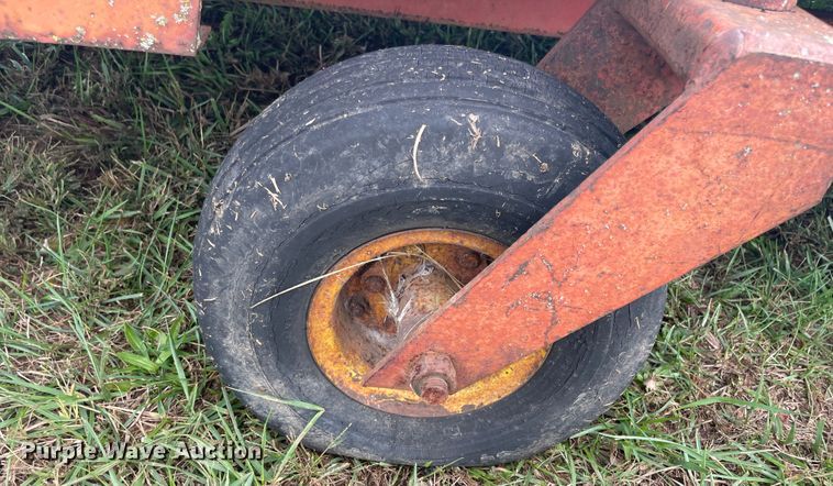 image for item IX9497 New Holland 277  square baler