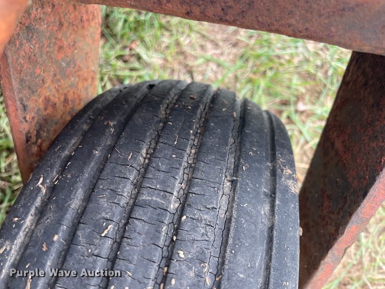 image for item IX9497 New Holland 277  square baler