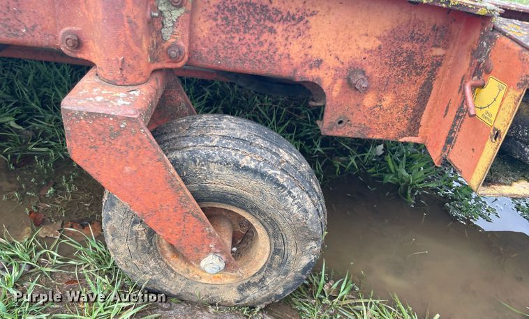 image for item IX9497 New Holland 277  square baler
