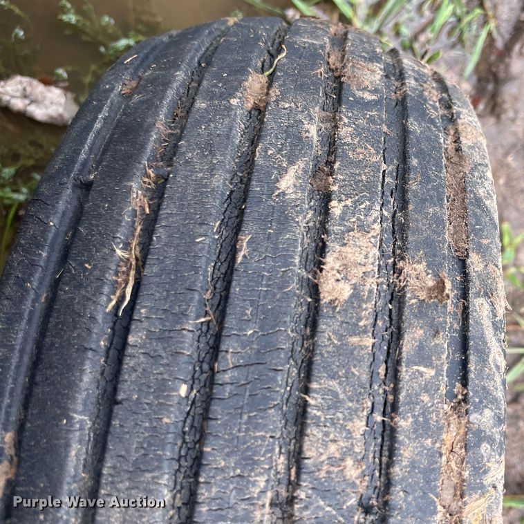 image for item IX9497 New Holland 277  square baler