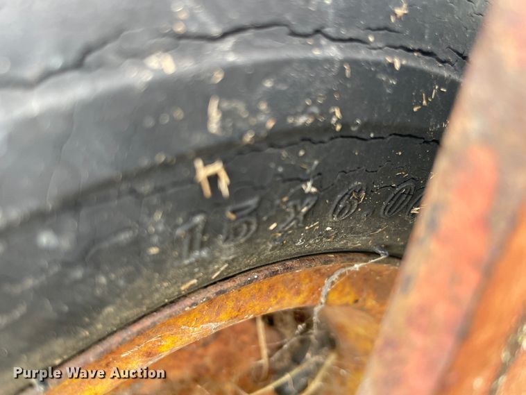 image for item IX9497 New Holland 277  square baler