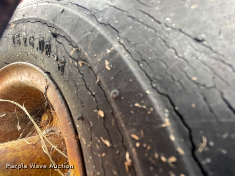 image for item IX9497 New Holland 277  square baler