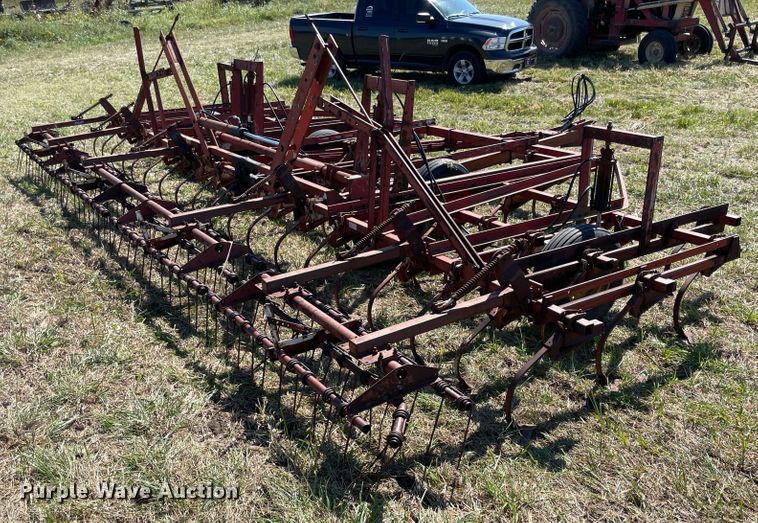 image for item JQ9421 International  field cultivator