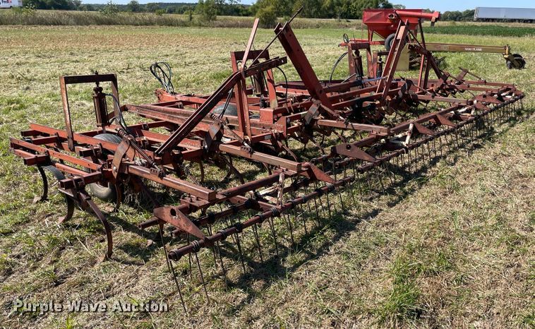 image for item JQ9421 International  field cultivator