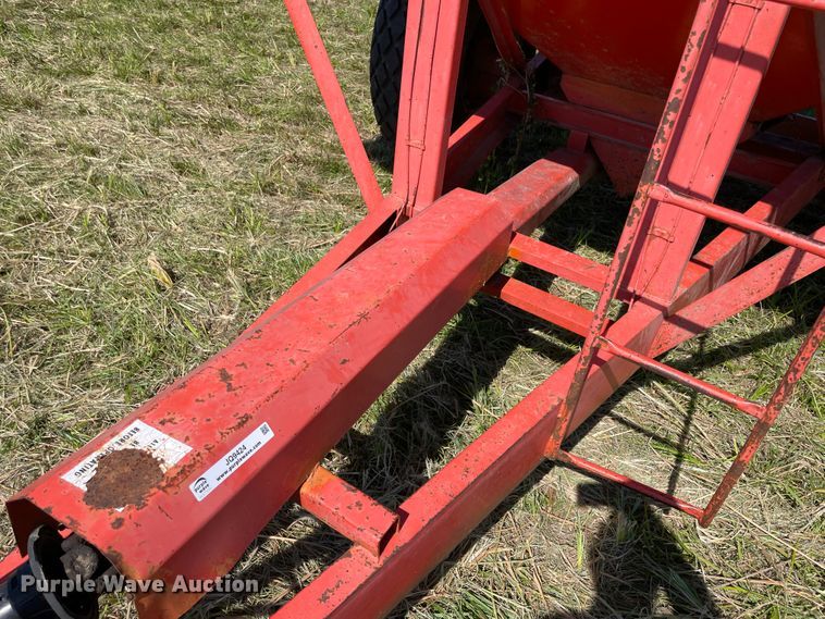 image for item JQ9424 Killbros 475  grain cart