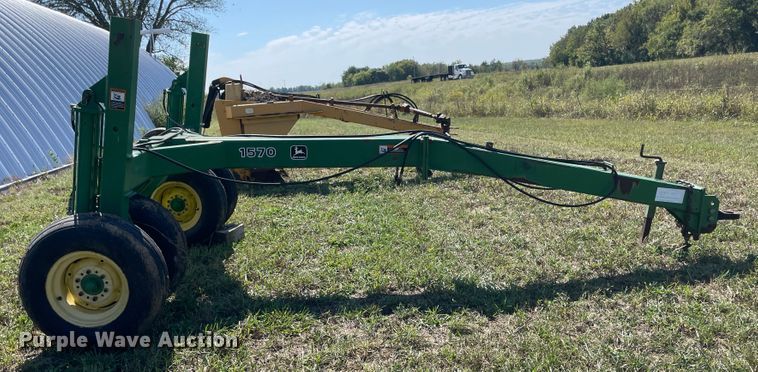 image for item JQ9431 John Deere 1570  implement caddy