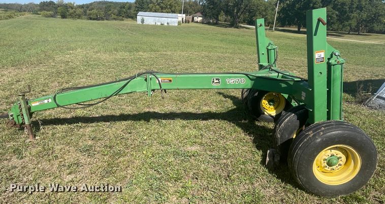 image for item JQ9431 John Deere 1570  implement caddy