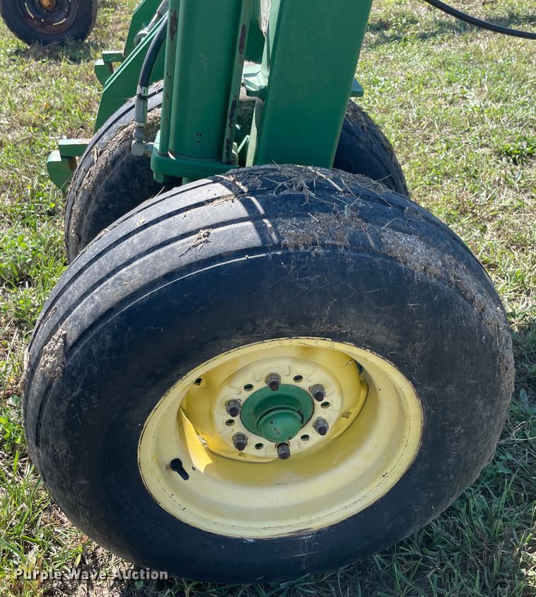 image for item JQ9431 John Deere 1570  implement caddy