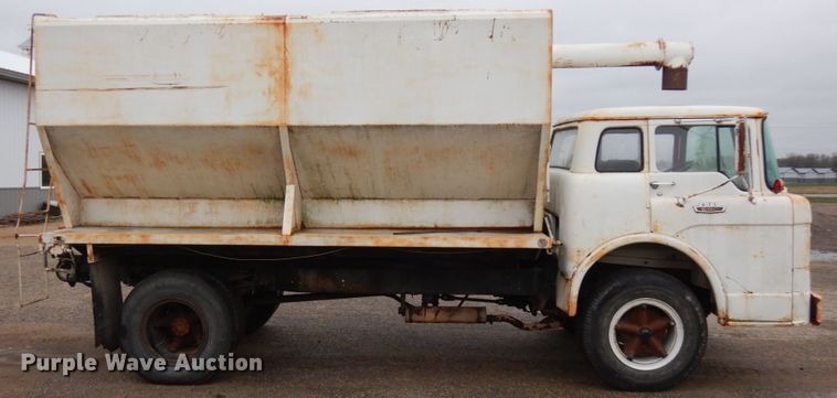 image for item JS9524 1967 Ford F600  feed delivery truck