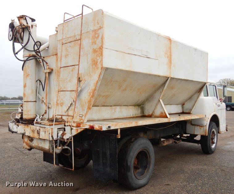 image for item JS9524 1967 Ford F600  feed delivery truck