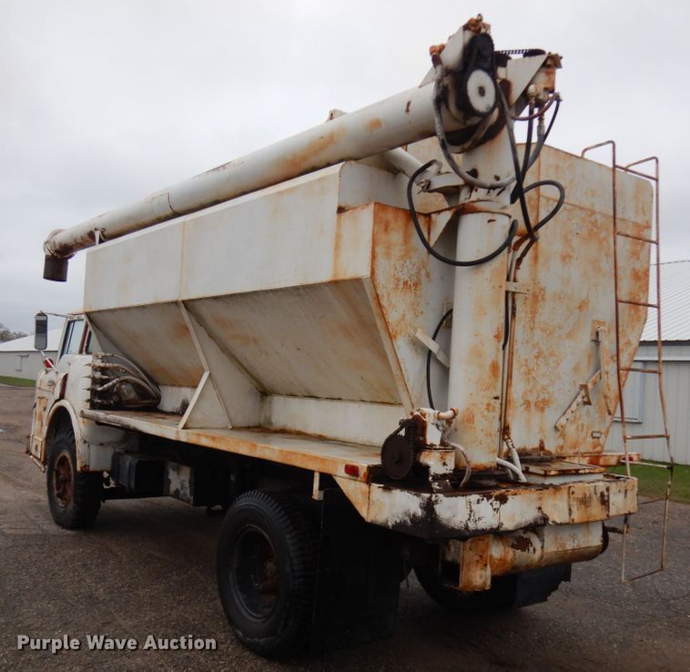 image for item JS9524 1967 Ford F600  feed delivery truck