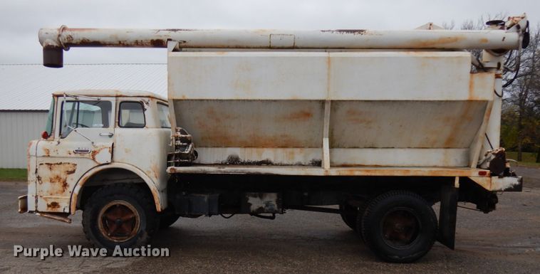 image for item JS9524 1967 Ford F600  feed delivery truck