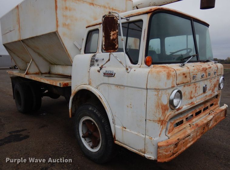 image for item JS9524 1967 Ford F600  feed delivery truck