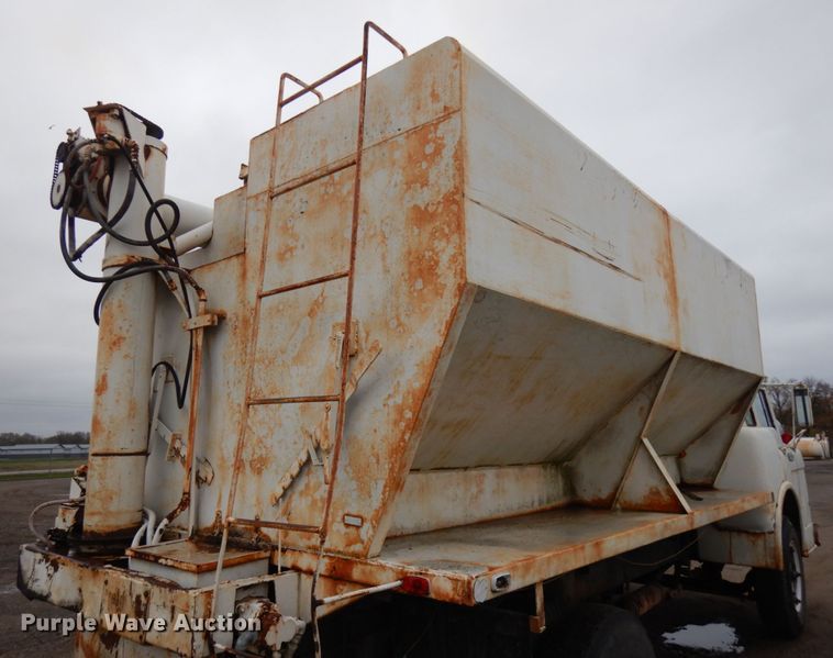 image for item JS9524 1967 Ford F600  feed delivery truck